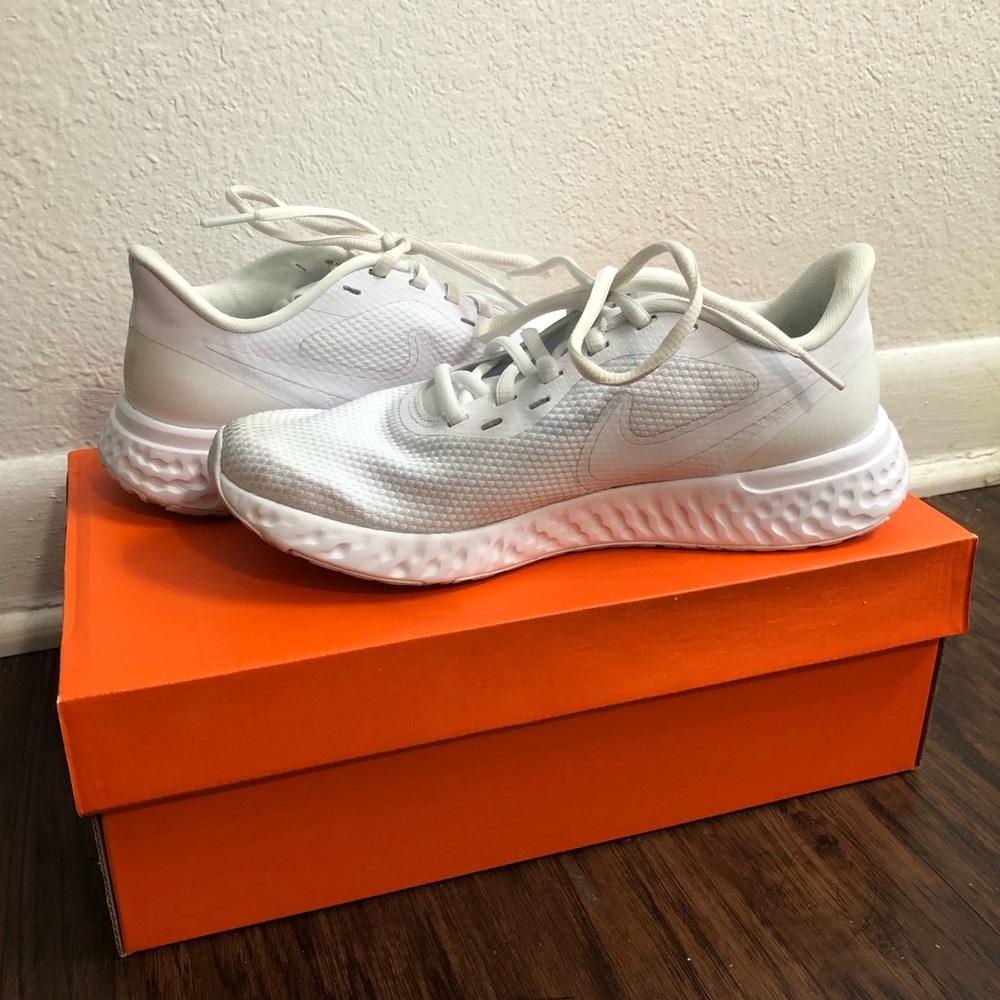 Women’s Nike Revolution 5